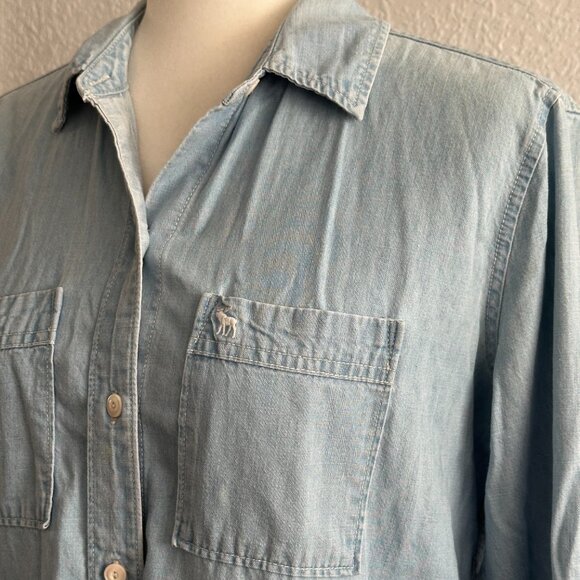 Abercrombie & Fitch Chambray Denim Button Down Shirt Small - Picture 3 of 8